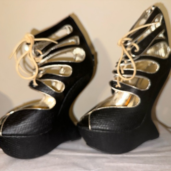 heels - Picture 2 of 4